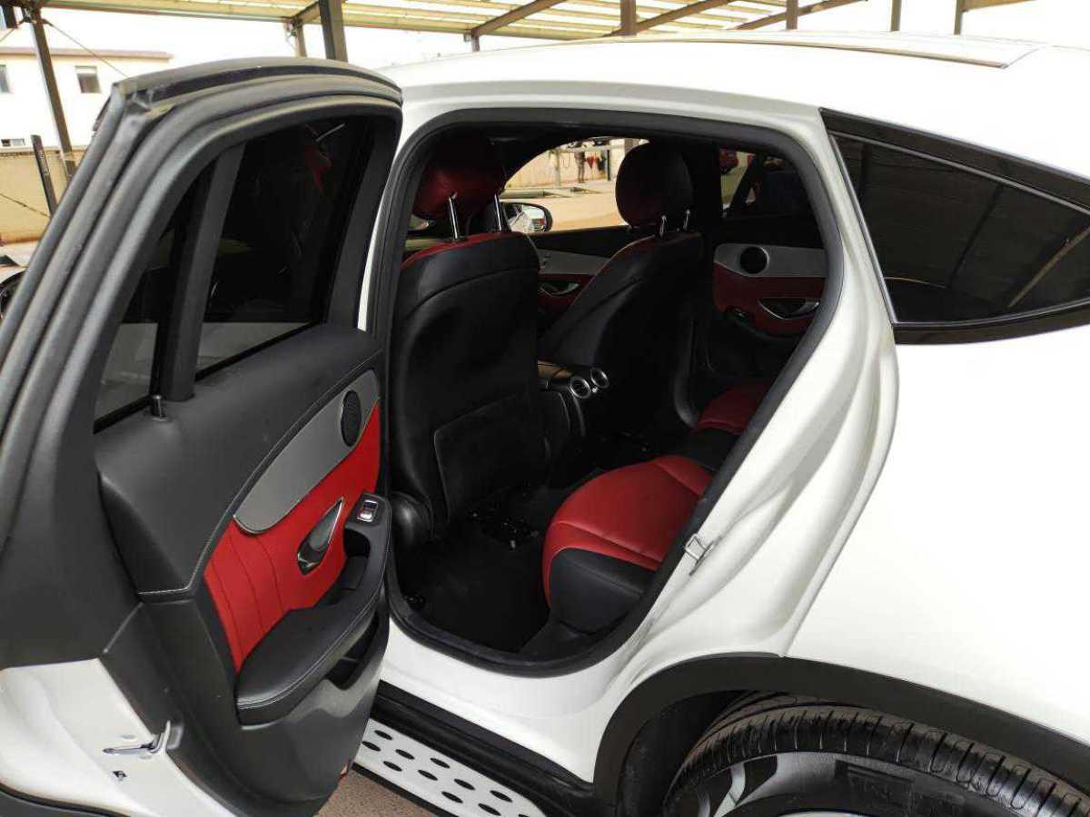 2018年4月奔驰 奔驰GLC  2023款 GLC 300 4MATIC 轿跑SUV