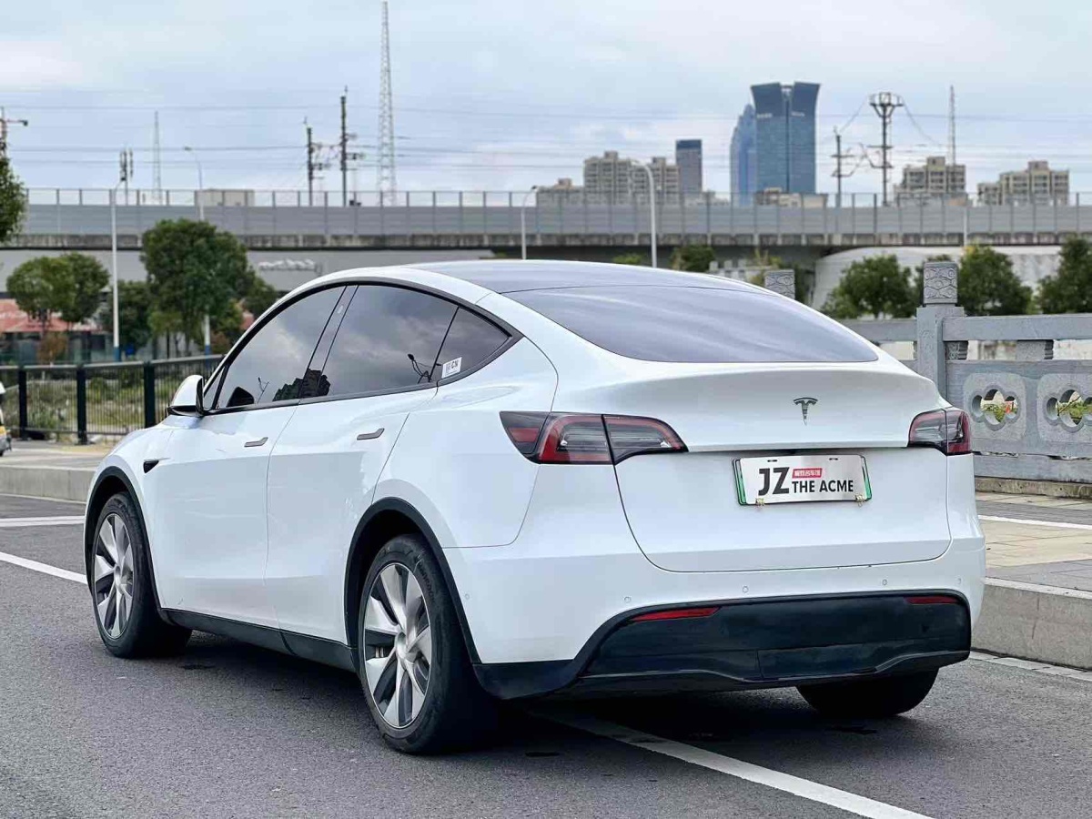 特斯拉 Model 3  2021款 改款 標(biāo)準(zhǔn)續(xù)航后驅(qū)升級(jí)版圖片