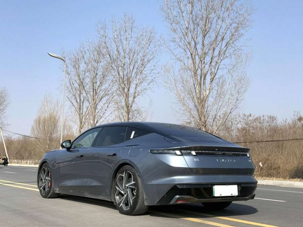 領(lǐng)克 領(lǐng)克Z10  2025款 95kWh 702km四驅(qū)智駕Ultra圖片