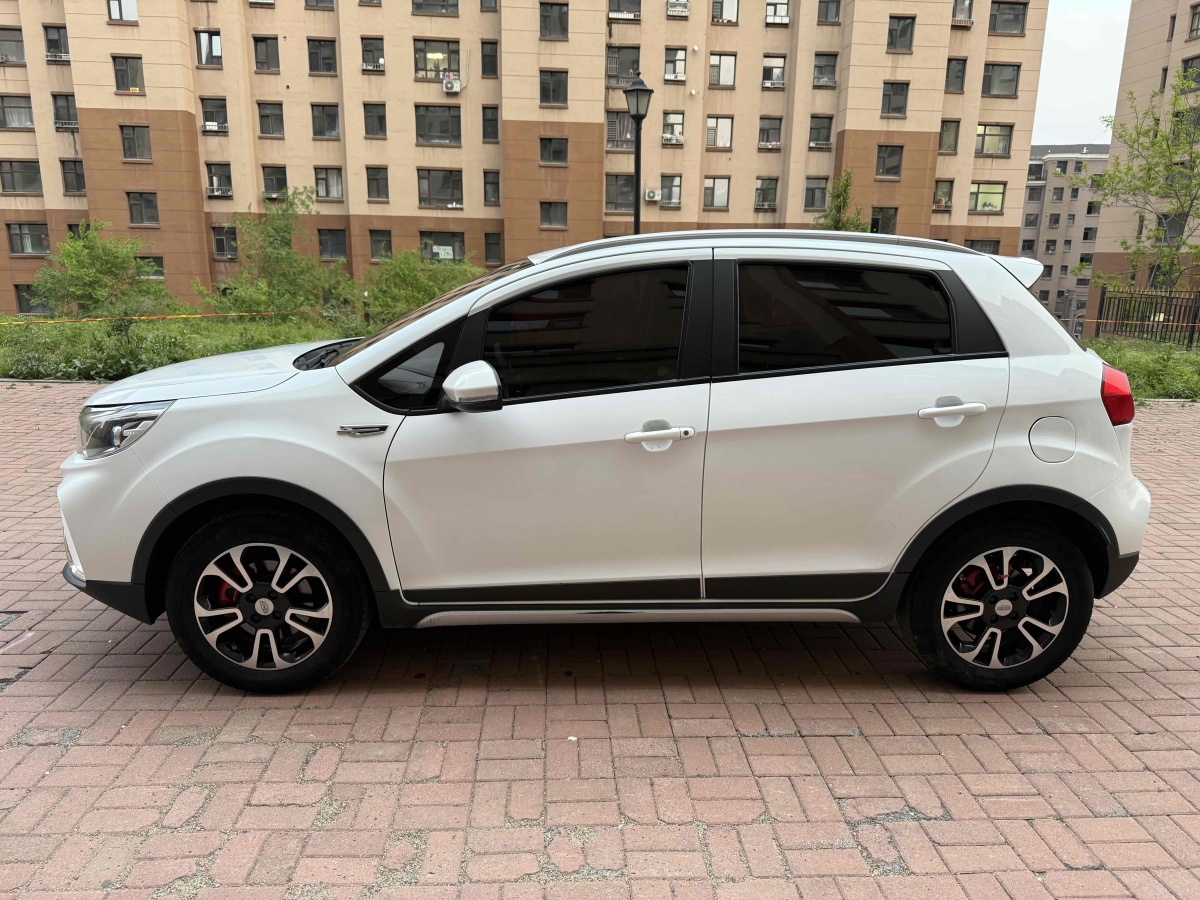 吉利 遠(yuǎn)景X3  2017款 1.5L 手動(dòng)尊貴型圖片