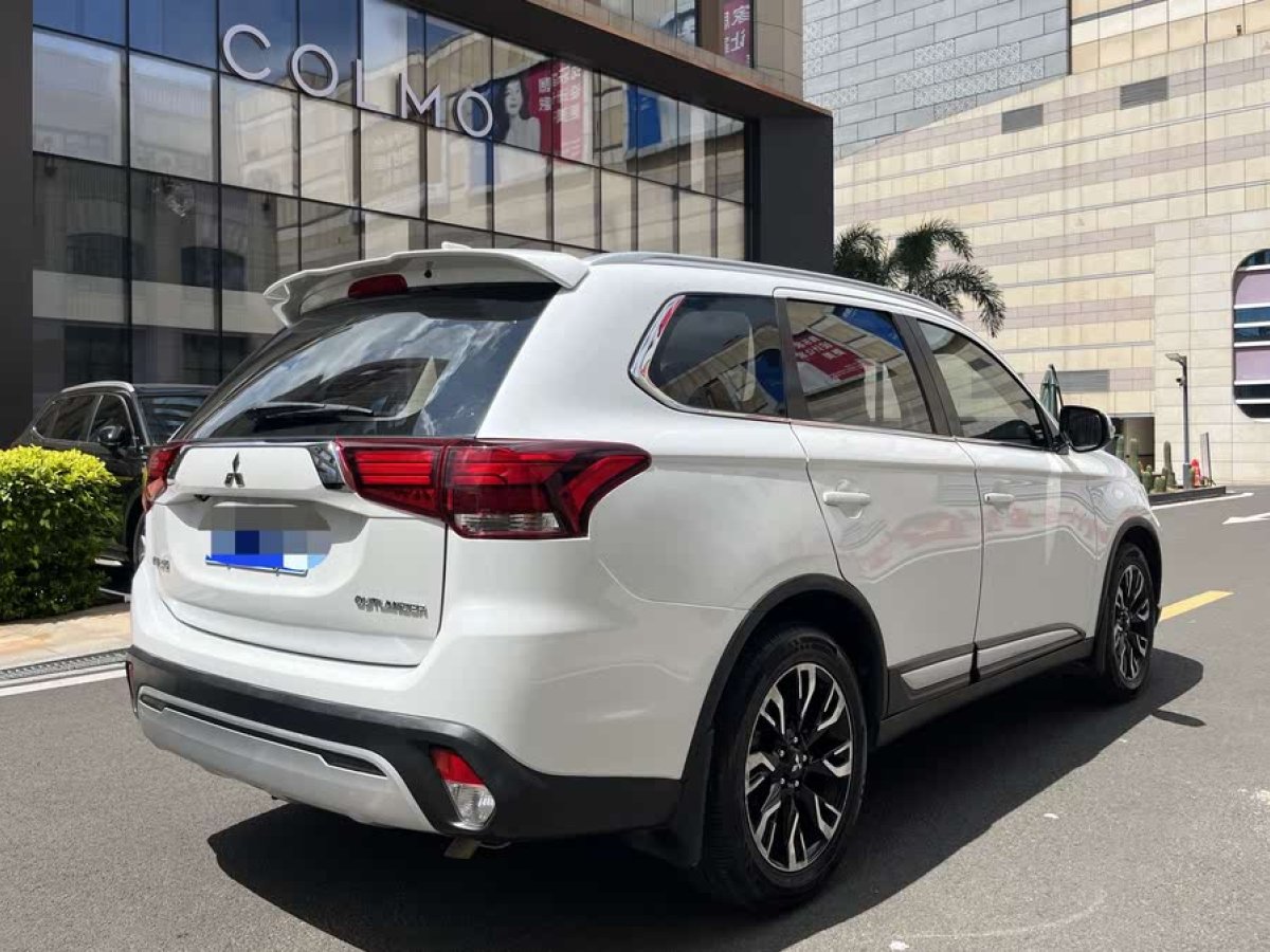 三菱 歐藍(lán)德  2019款 2.0L 兩驅(qū)暢享版 5座 國(guó)VI圖片