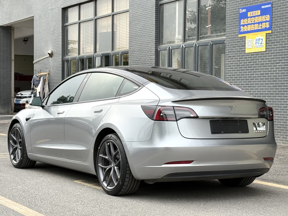 特斯拉 Model 3  2022款 Performance高性能全輪驅(qū)動(dòng)版圖片