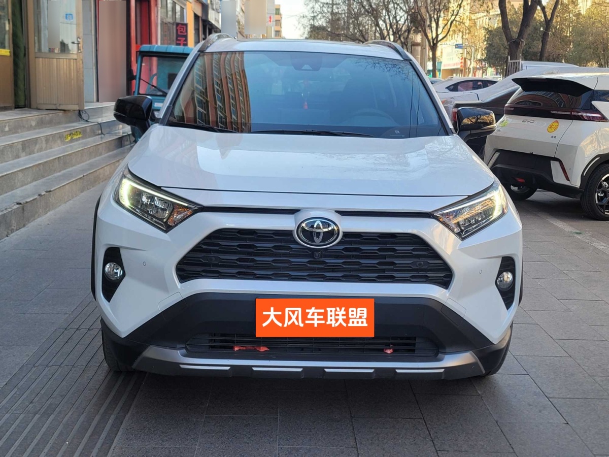 豐田 RAV4  2018款 榮放 2.0L CVT兩驅(qū)風(fēng)尚版圖片