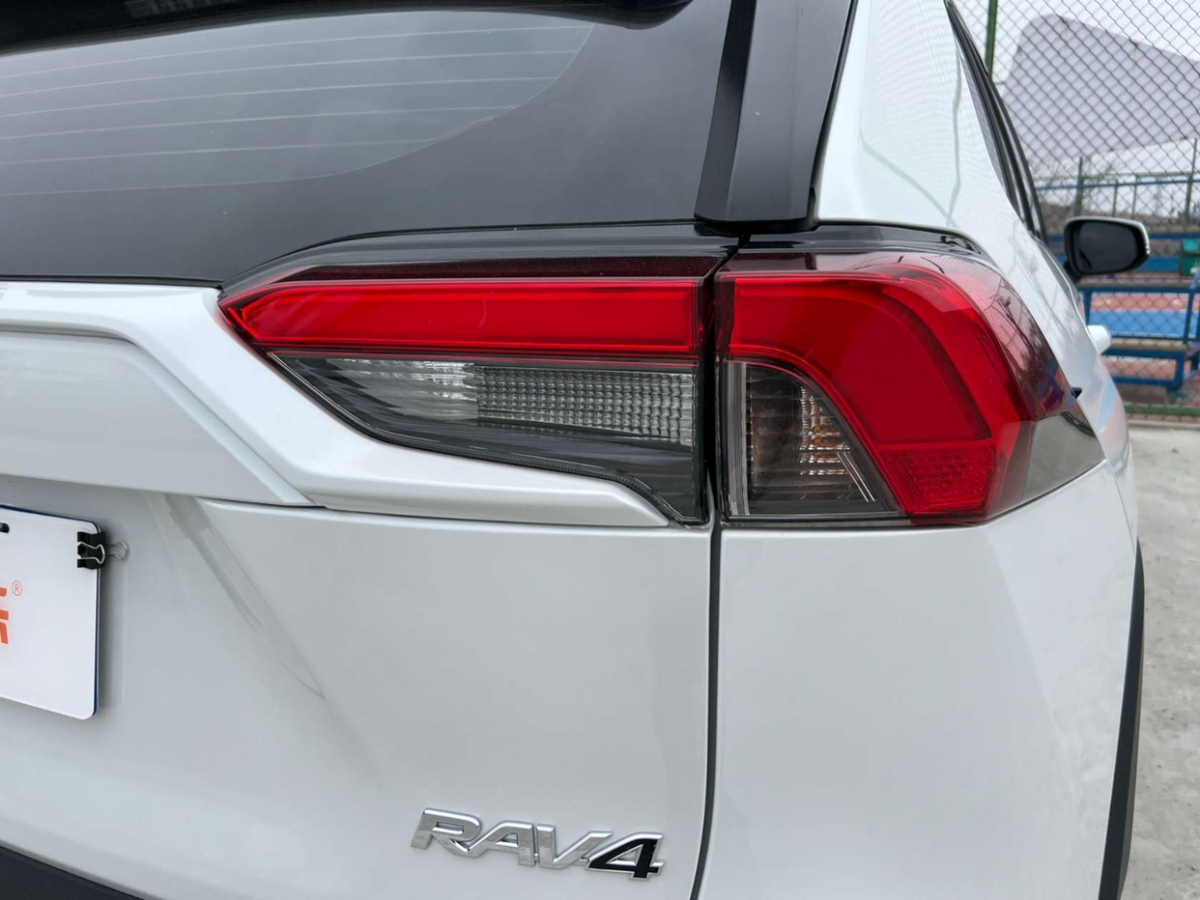 2023年1月豐田 RAV4榮放  2022款 2.0L CVT兩驅(qū)風(fēng)尚版