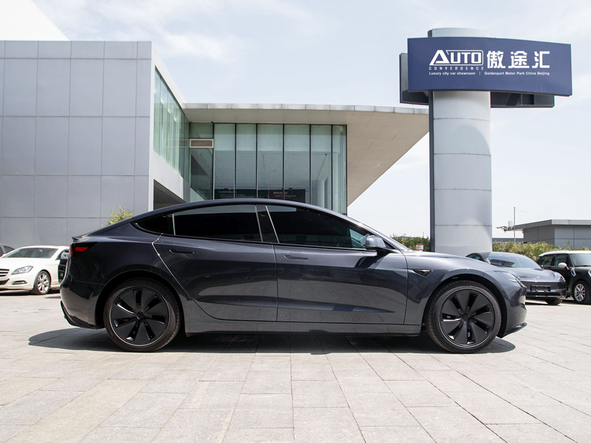 特斯拉 Model 3  2025款 后輪驅(qū)動(dòng)版圖片