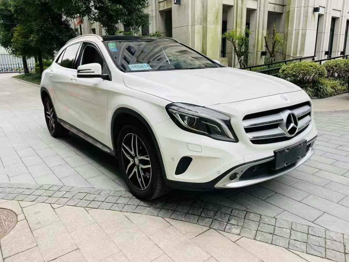 奔馳 奔馳GLA  2017款 GLA 220 4MATIC 時(shí)尚型圖片