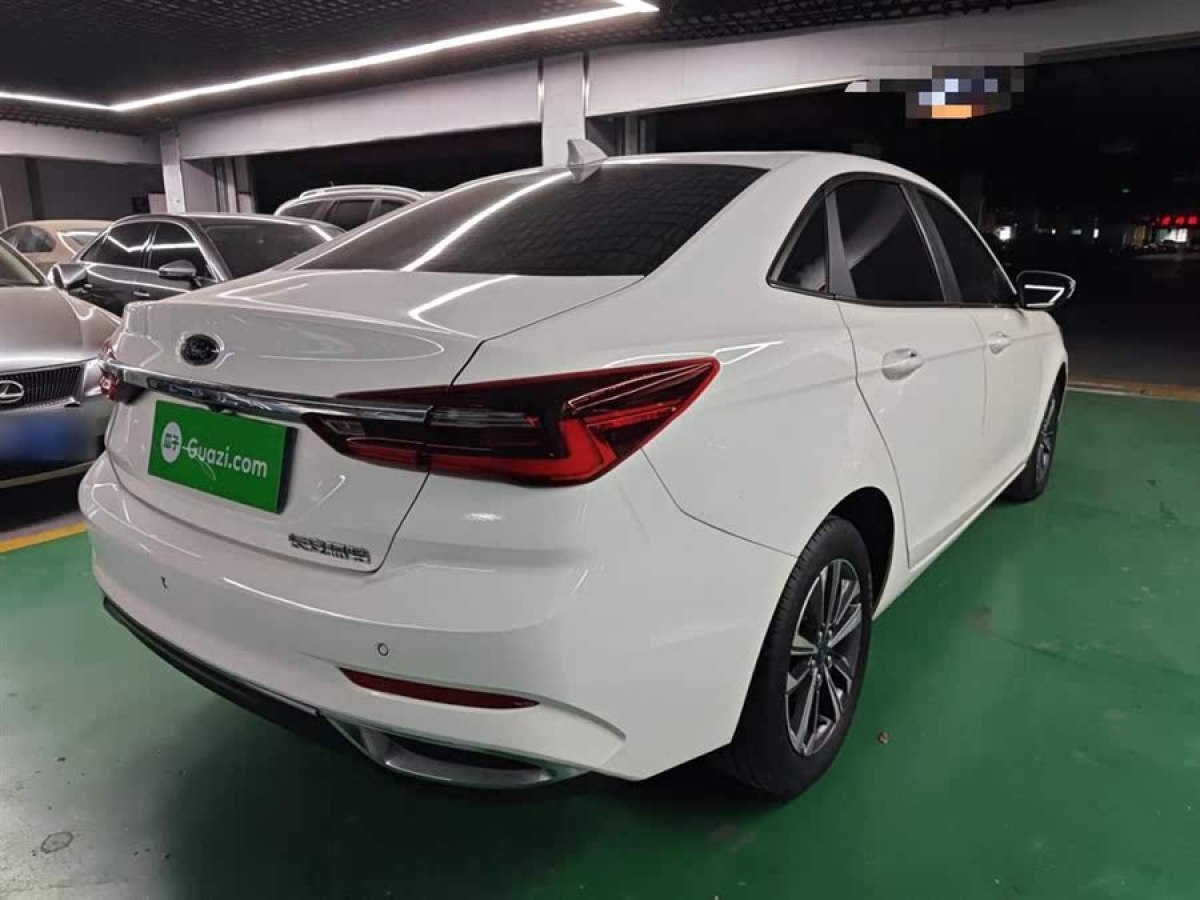 福特 福睿斯  2021款 1.5L 自動(dòng)鉆石版圖片