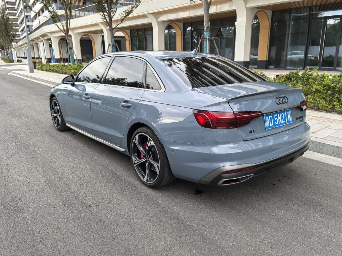 奧迪 奧迪A4L  2022款 40 TFSI quattro RS套件燃速型圖片