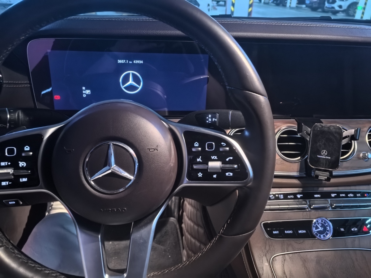 奔馳 奔馳E級(jí)  2019款 E 300 L 豪華型圖片