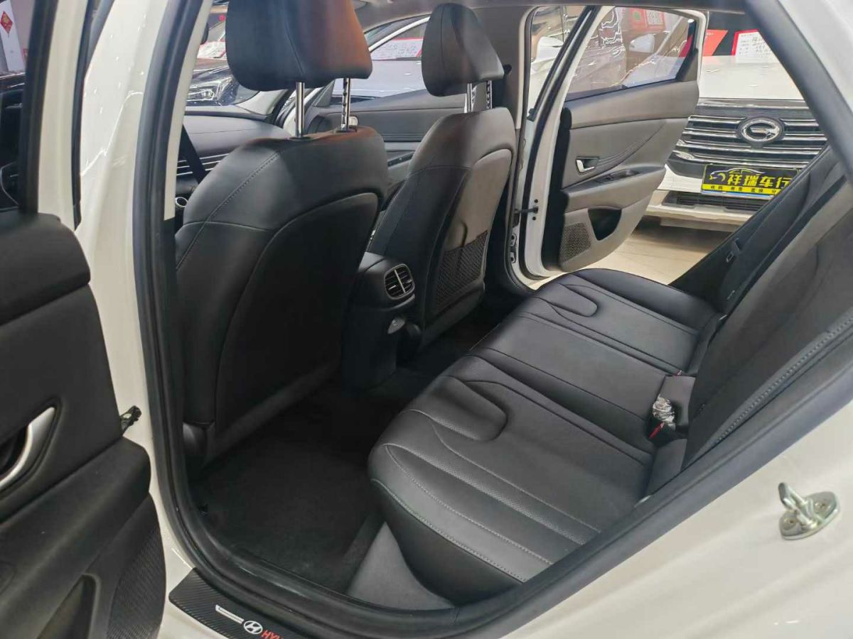 現(xiàn)代 伊蘭特  2022款 1.5L CVT 20周年紀(jì)念款圖片