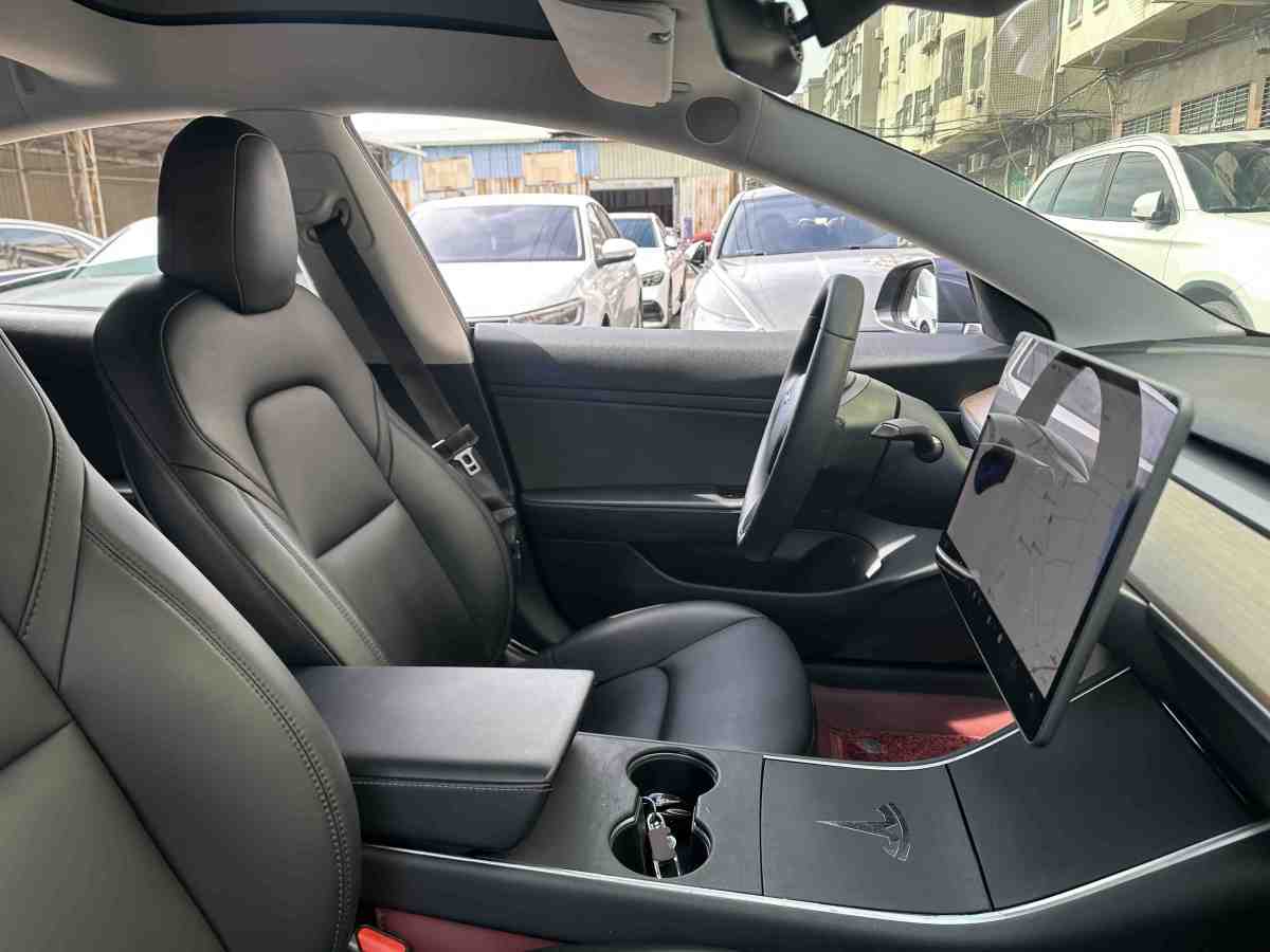 特斯拉 Model 3  2019款 標(biāo)準(zhǔn)續(xù)航后驅(qū)升級(jí)版圖片