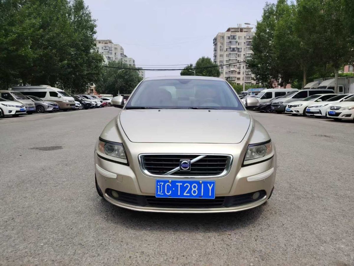 沃爾沃 S40  2010款 2.0L 手動標(biāo)準(zhǔn)型圖片