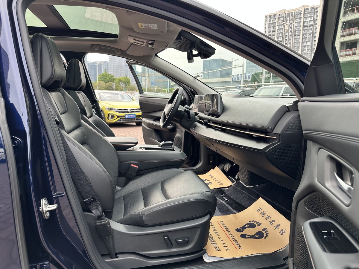 日產(chǎn) Ariya艾睿雅  2022款 兩驅(qū)長(zhǎng)續(xù)航頂配版圖片