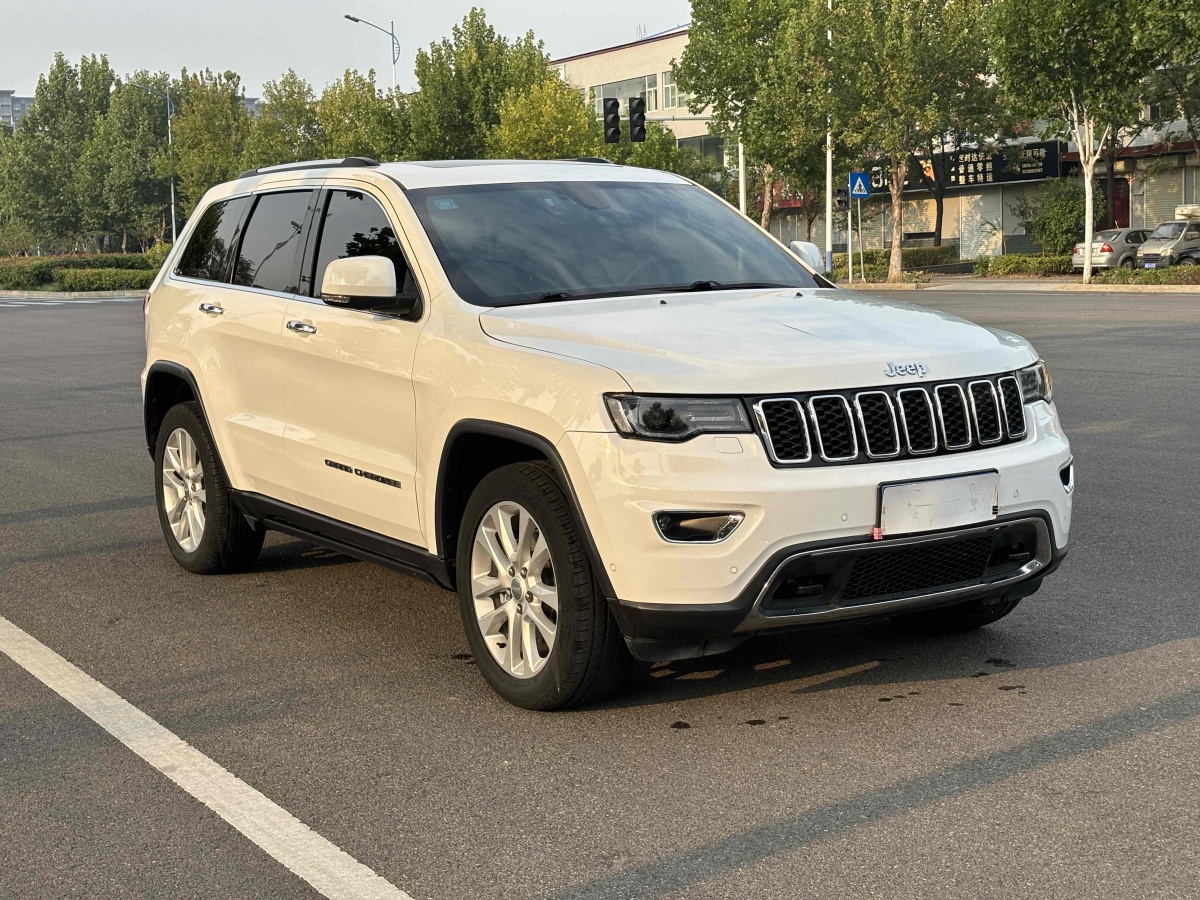 2018年7月Jeep 大切諾基  2016款 3.0L 舒享導(dǎo)航版