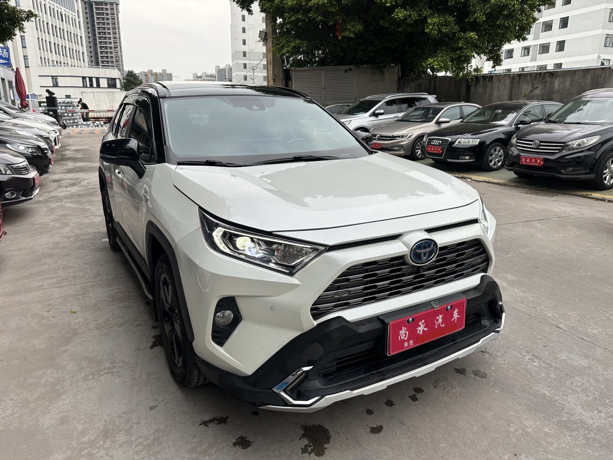 2020年5月豐田 RAV4榮放  2020款 雙擎  2.5L CVT四驅(qū)旗艦版