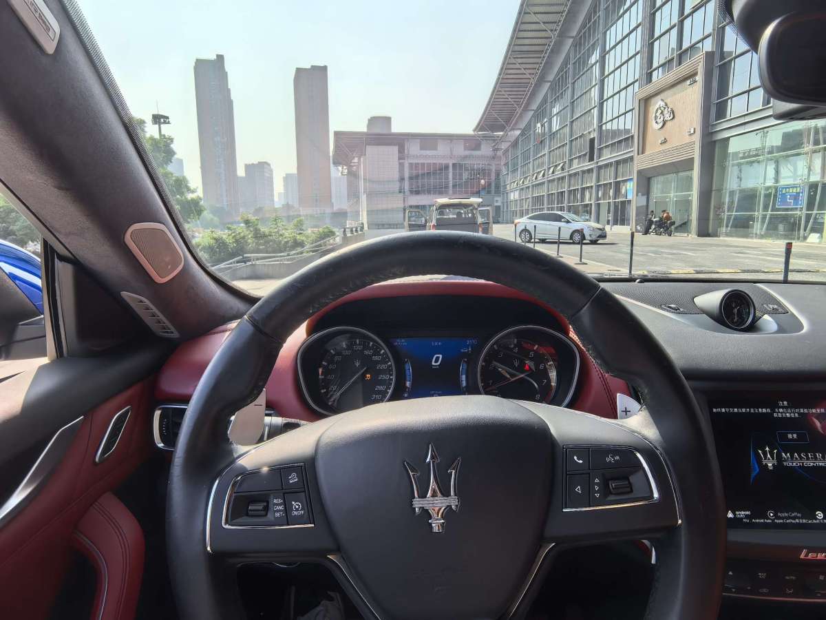 瑪莎拉蒂 Levante  2019款  3.0T 350Hp 標(biāo)準(zhǔn)版圖片