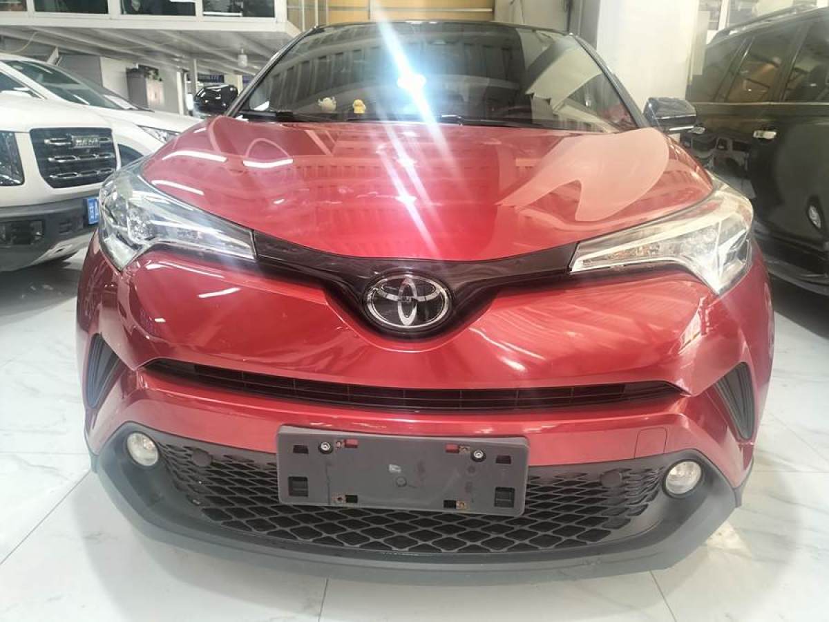 豐田 C-HR  2020款 2.0L 領(lǐng)先版圖片