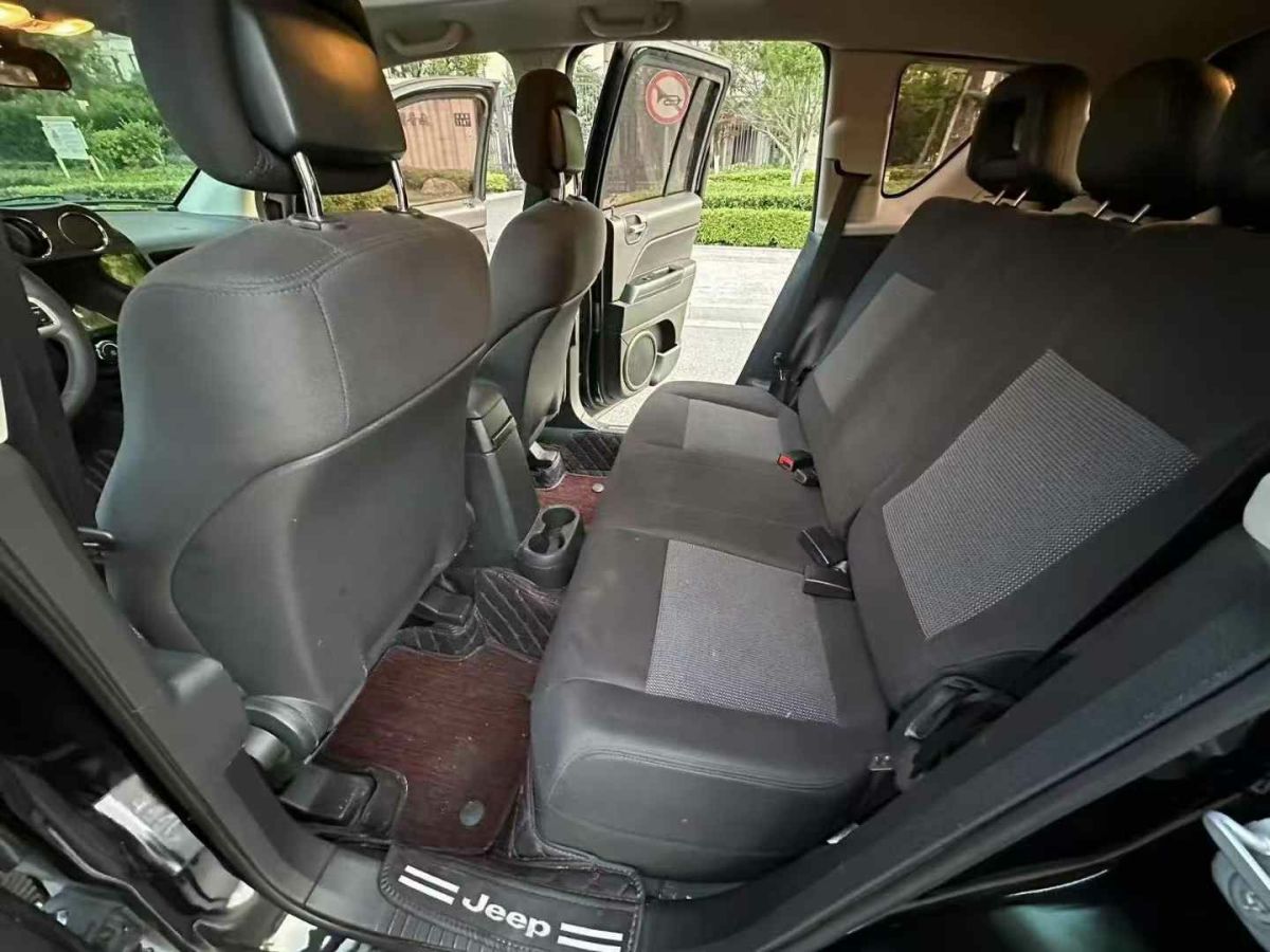 Jeep 指南者  2014款 2.4L 四驅(qū)豪華導(dǎo)航版圖片
