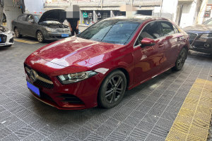 奔馳A級(jí) 奔馳 改款 A 180 L 運(yùn)動(dòng)轎車