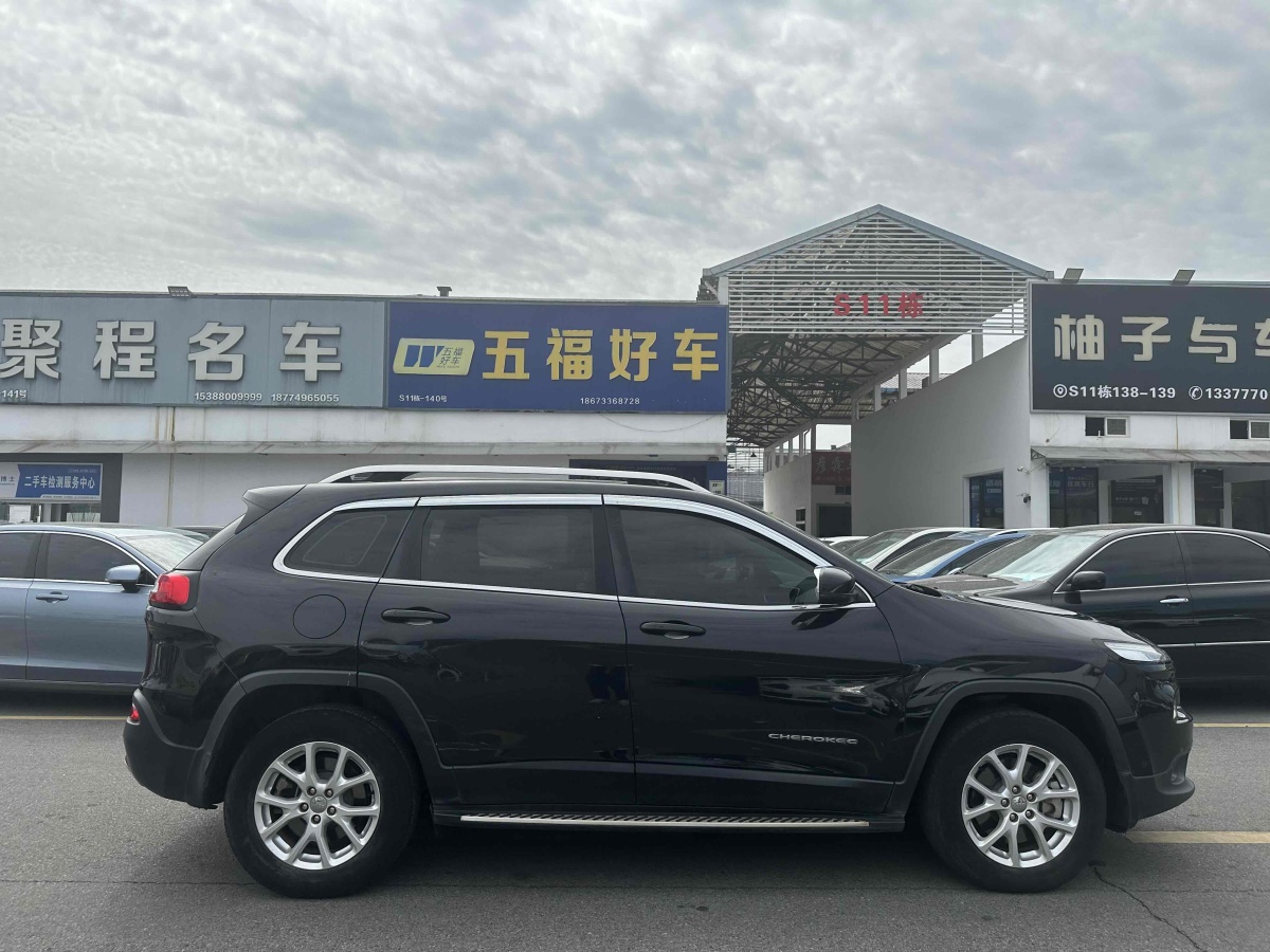 Jeep 自由光  2016款 2.4L 專業(yè)版圖片