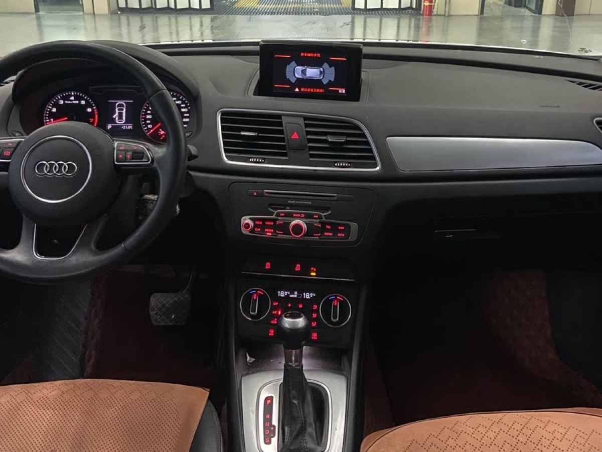 奧迪 奧迪Q3  2018款 35 TFSI 時(shí)尚型典藏版圖片