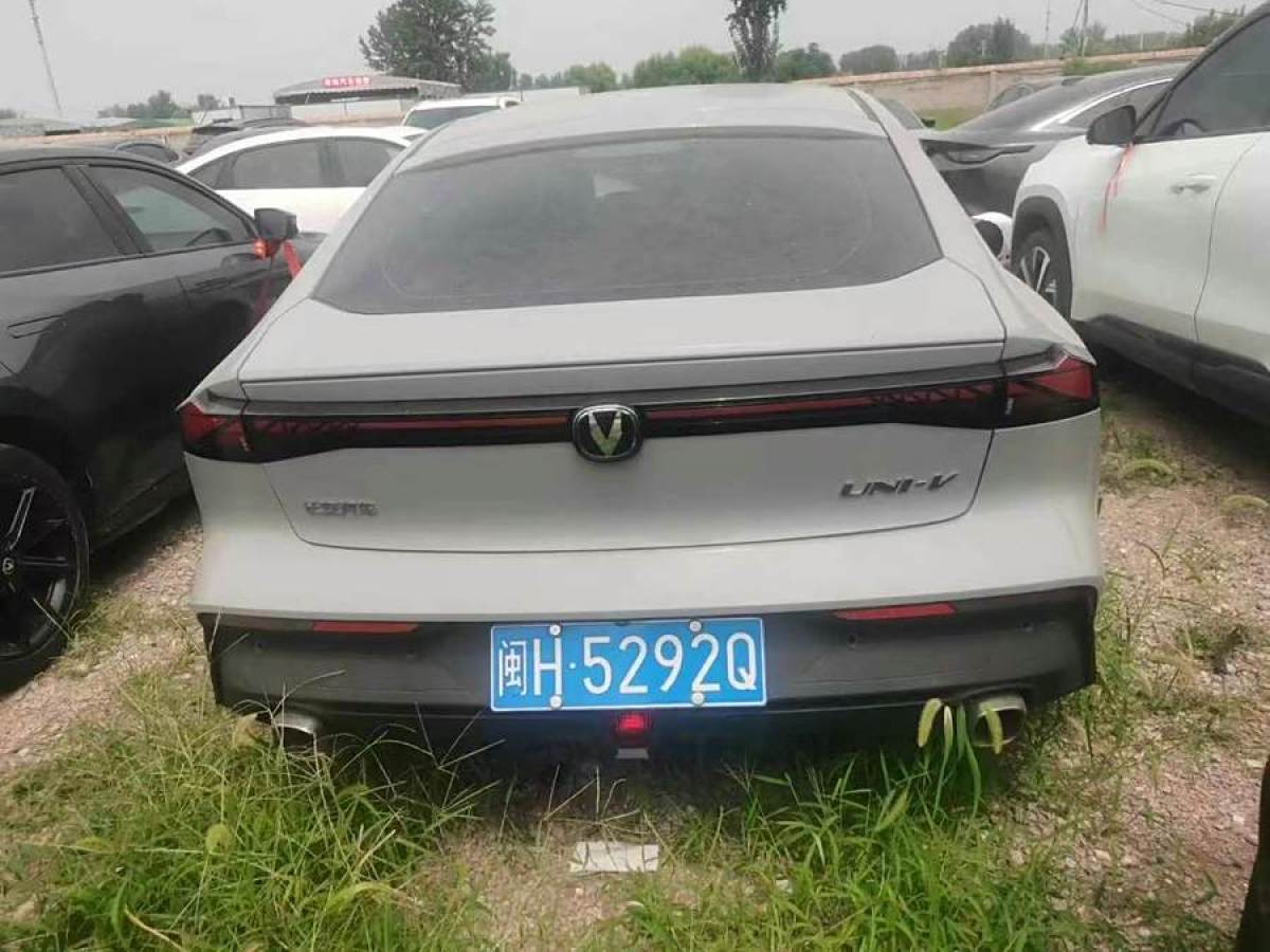 長(zhǎng)安 長(zhǎng)安UNI-V  2022款 1.5T 尊貴型圖片