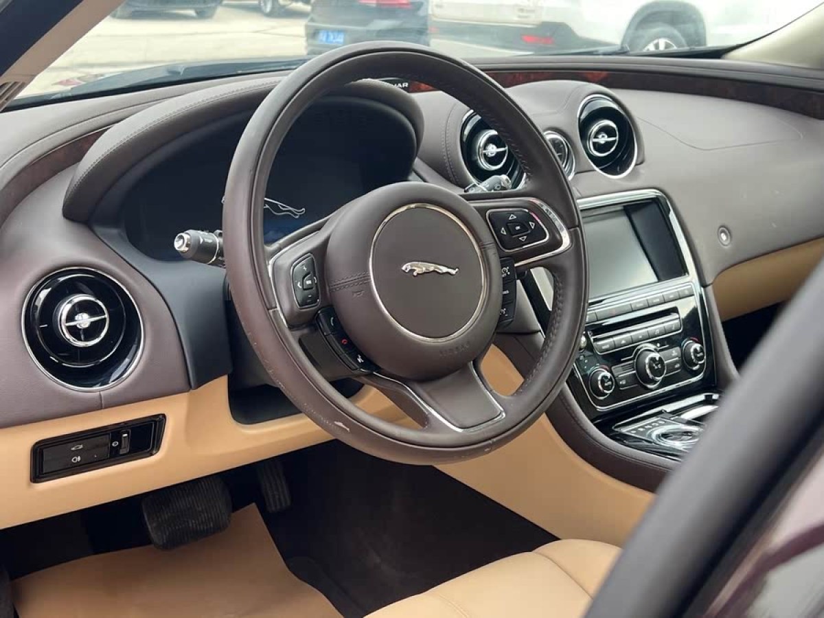 捷豹 XJ  2015款 XJL 2.0T 兩驅全景商務版圖片