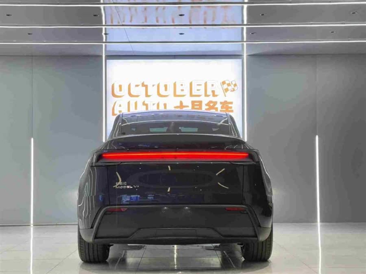 特斯拉 Model Y  2025款 長續(xù)航全輪驅(qū)動 首發(fā)版圖片