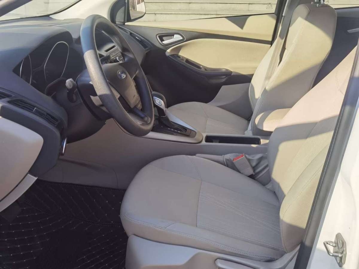 2015年9月福特 福克斯  2015款 三厢 1.6L 自动舒适型
