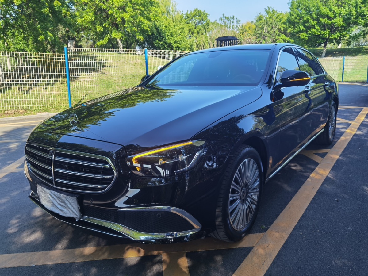 奔馳 奔馳E級(jí)  2022款 E 300 L 運(yùn)動(dòng)豪華型圖片