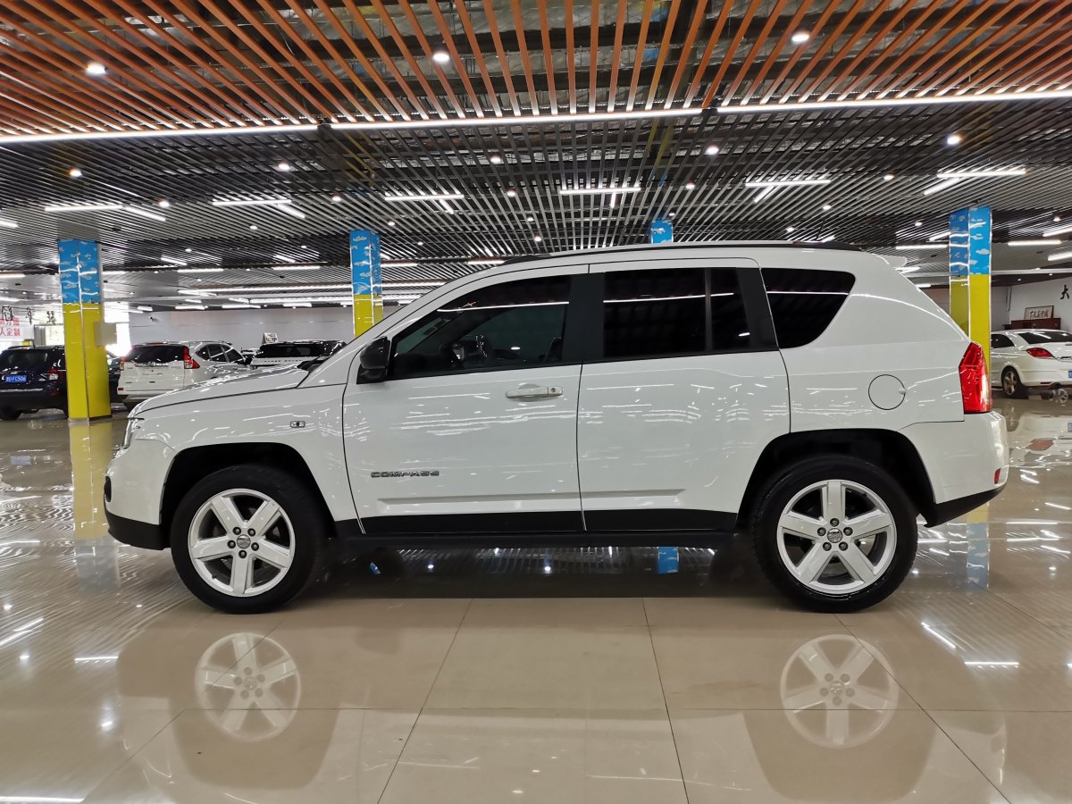 Jeep 指南者  2014款 2.4L 四驅(qū)運(yùn)動版圖片