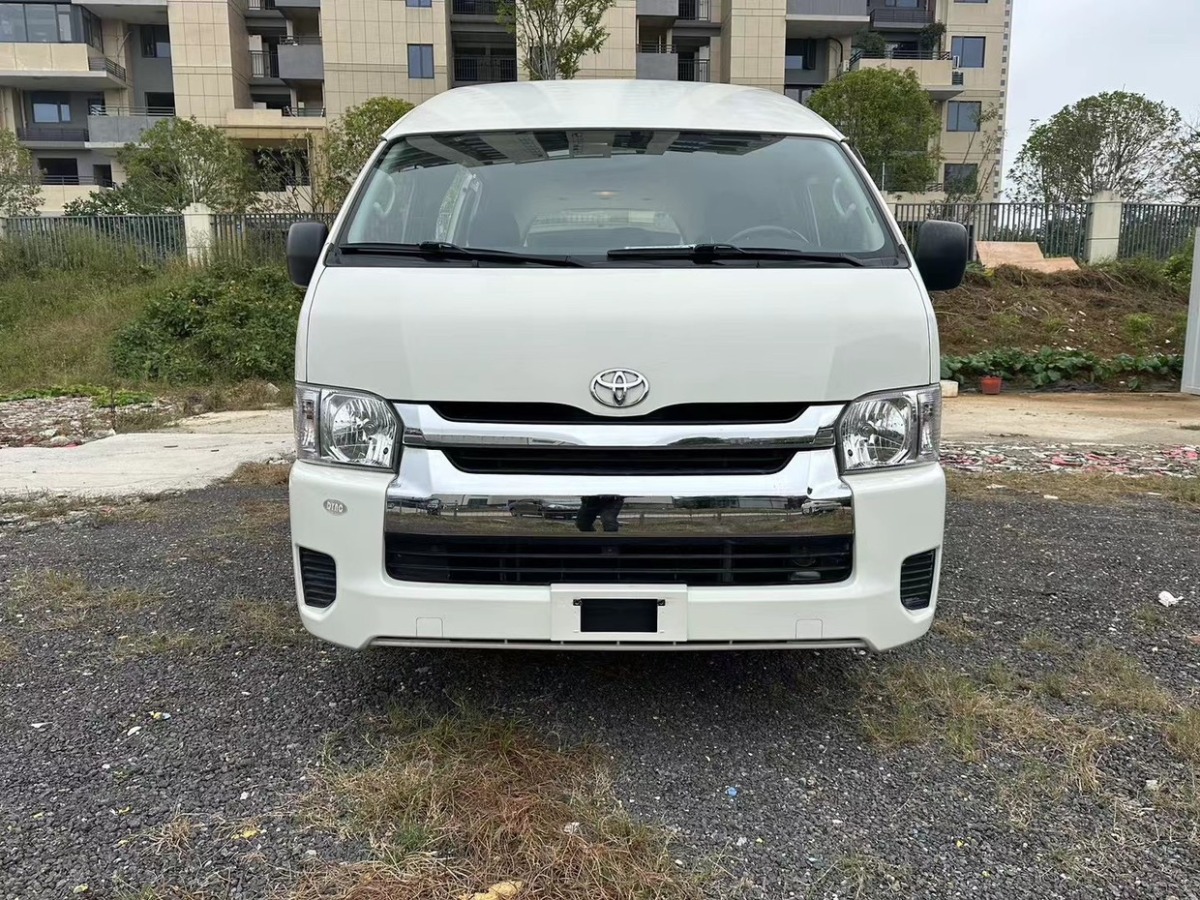 2015年7月豐田 HIACE  2011款 2.7L自動(dòng)豪華版13座