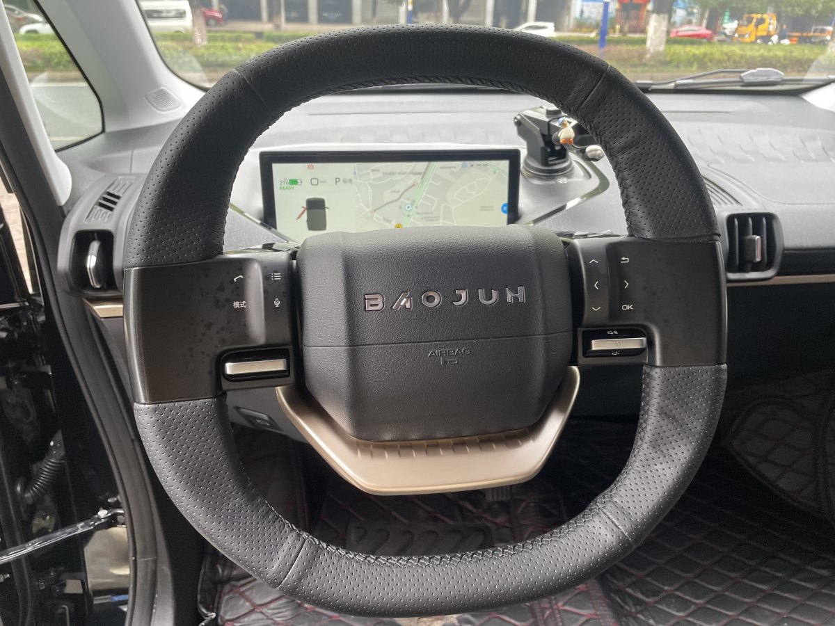 2022年5月寶駿 寶駿KiWi EV  2022款 設(shè)計師輕享版 三元鋰