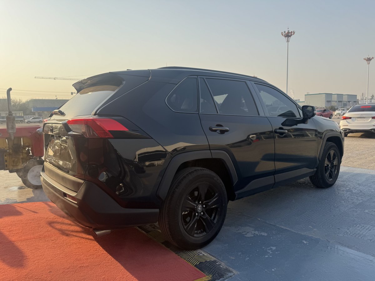 豐田 RAV4  2018款 榮放 2.0L CVT兩驅(qū)都市版圖片