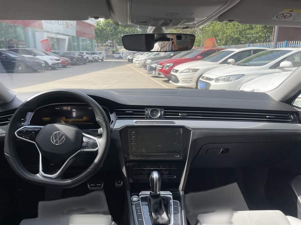 大眾 邁騰  2023款 200萬輛紀(jì)念版 330TSI DSG領(lǐng)先型圖片