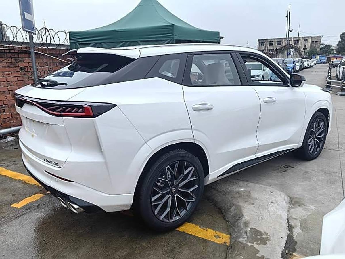 長(zhǎng)安 長(zhǎng)安UNI-Z  2025款 1.5T 尊貴型圖片