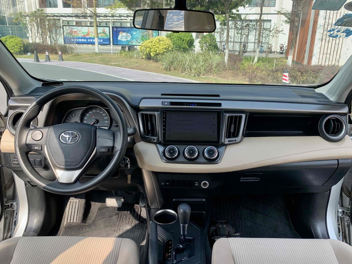 豐田 RAV4  2018款 榮放 2.0L CVT兩驅(qū)都市版圖片