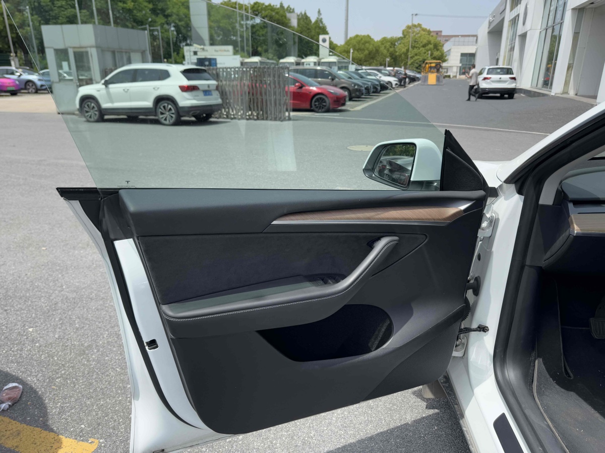 特斯拉 Model Y  2021款 改款 長續(xù)航全輪驅(qū)動版圖片