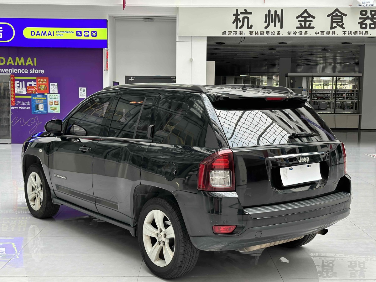 2013年9月Jeep 指南者  2013款 2.0L 兩驅(qū)運(yùn)動(dòng)版