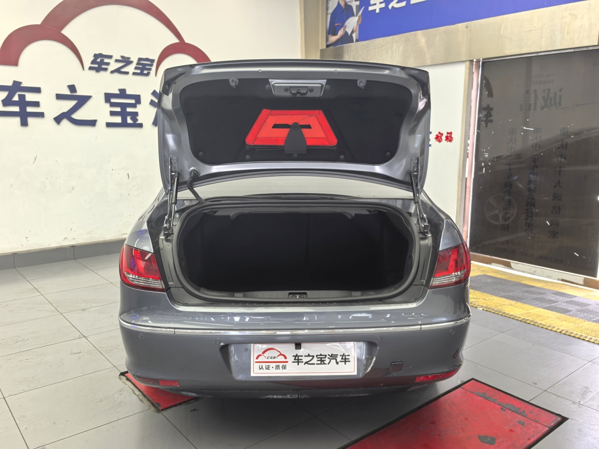 标致 408  2011款 2.0L 自动舒适版图片