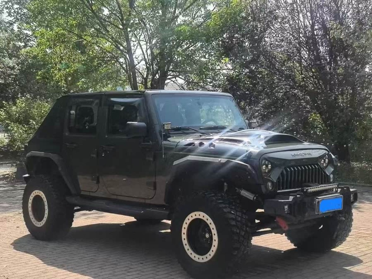Jeep 牧馬人  2015款 3.0L Sahara 四門(mén)版圖片