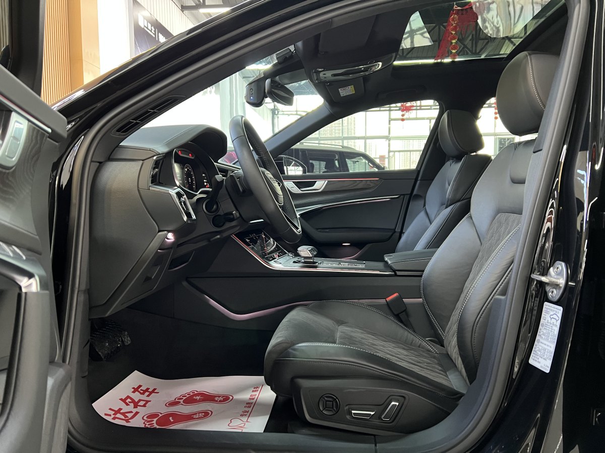 奧迪 奧迪A6L  2023款 改款 45 TFSI quattro 臻選動(dòng)感型圖片