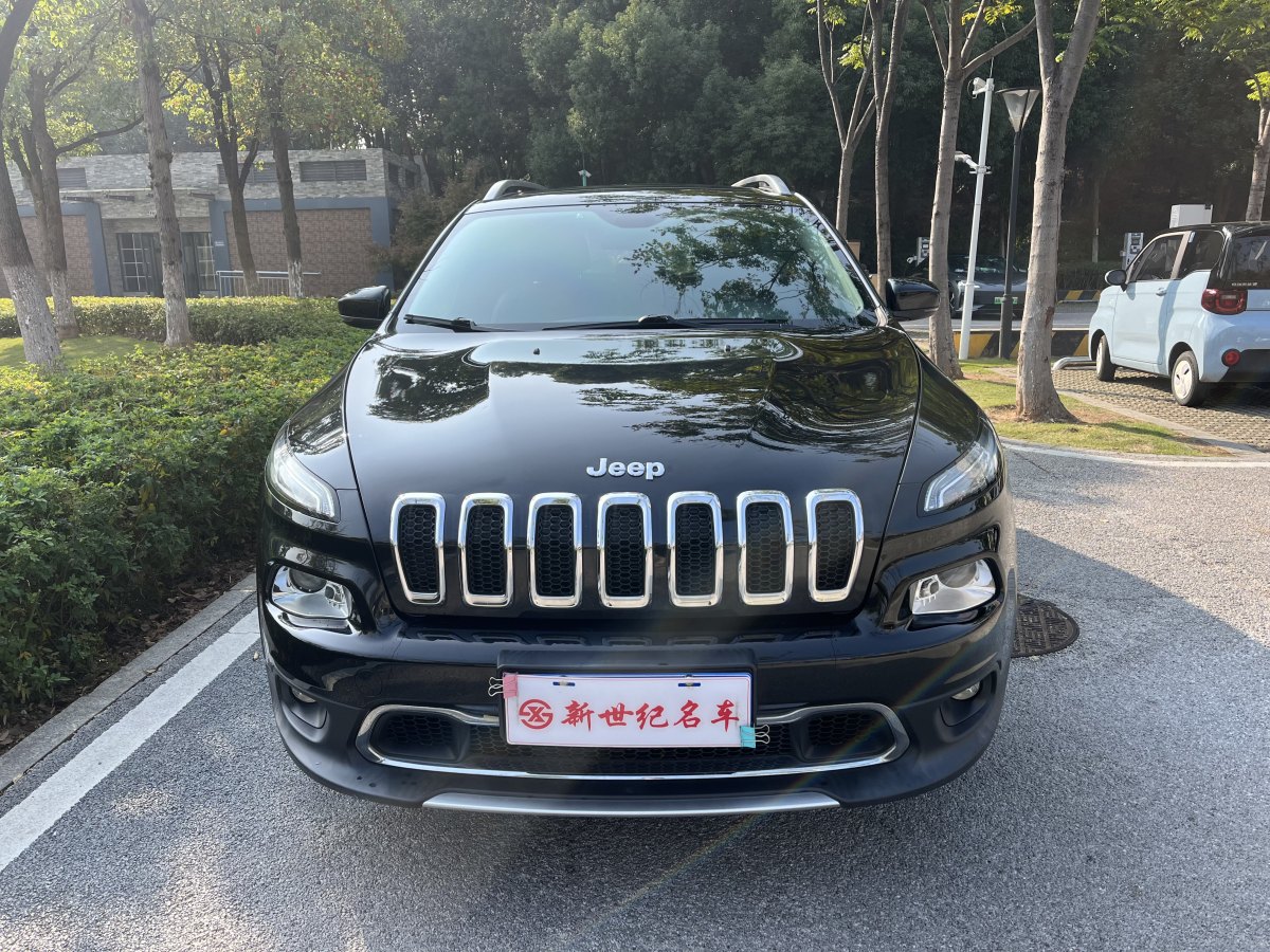 2018年12月Jeep 自由光  2017款 2.0L 優(yōu)越版