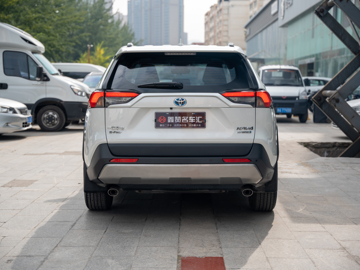 2024年6月豐田 RAV4榮放  2023款 雙擎 2.5L E-CVT四驅(qū)精英Plus版