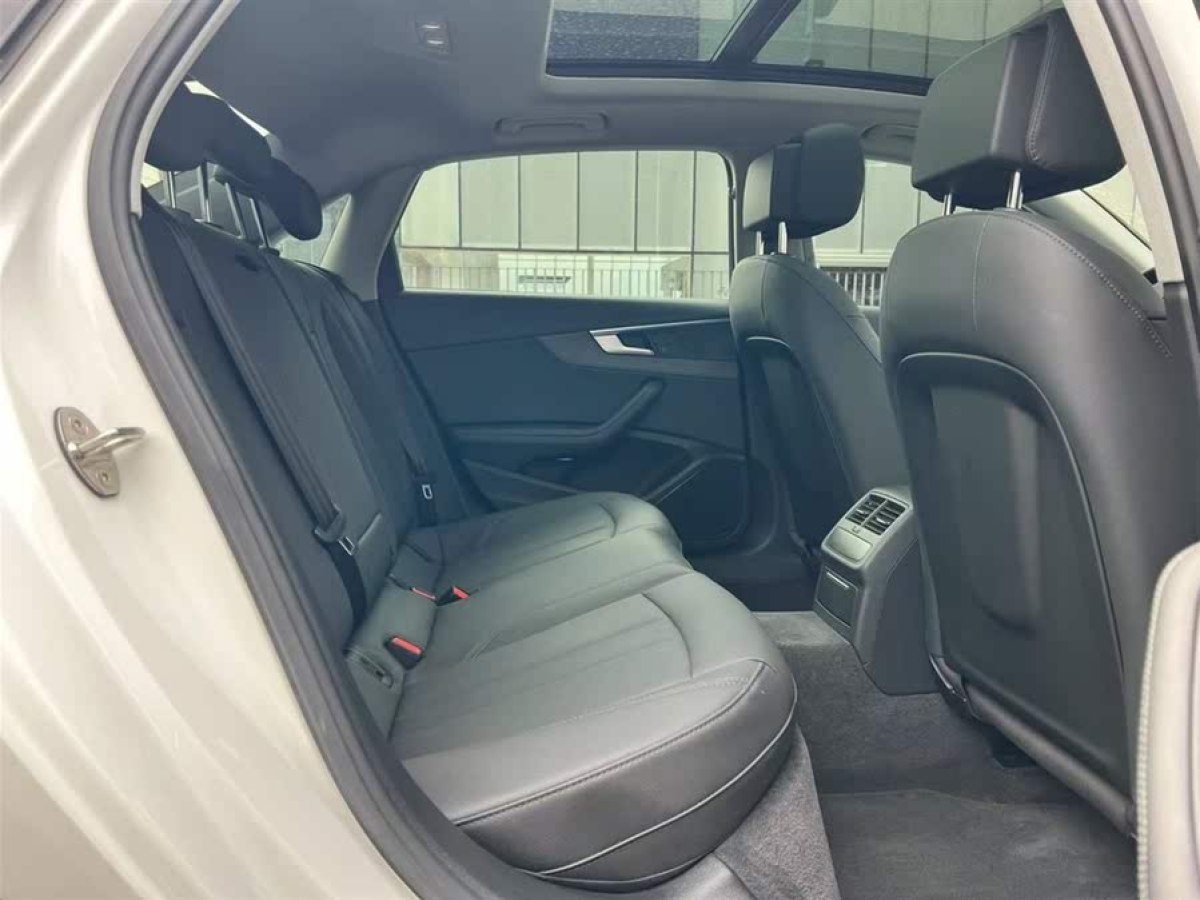 奧迪 奧迪A4L  2022款 40 TFSI 時(shí)尚動(dòng)感型圖片