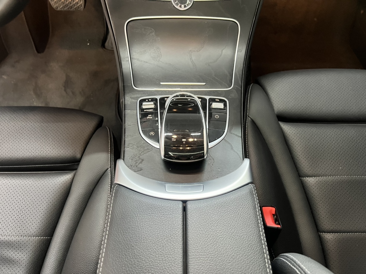 2017年3月奔驰 奔驰C级  2015款 改款 C 200 L 运动型