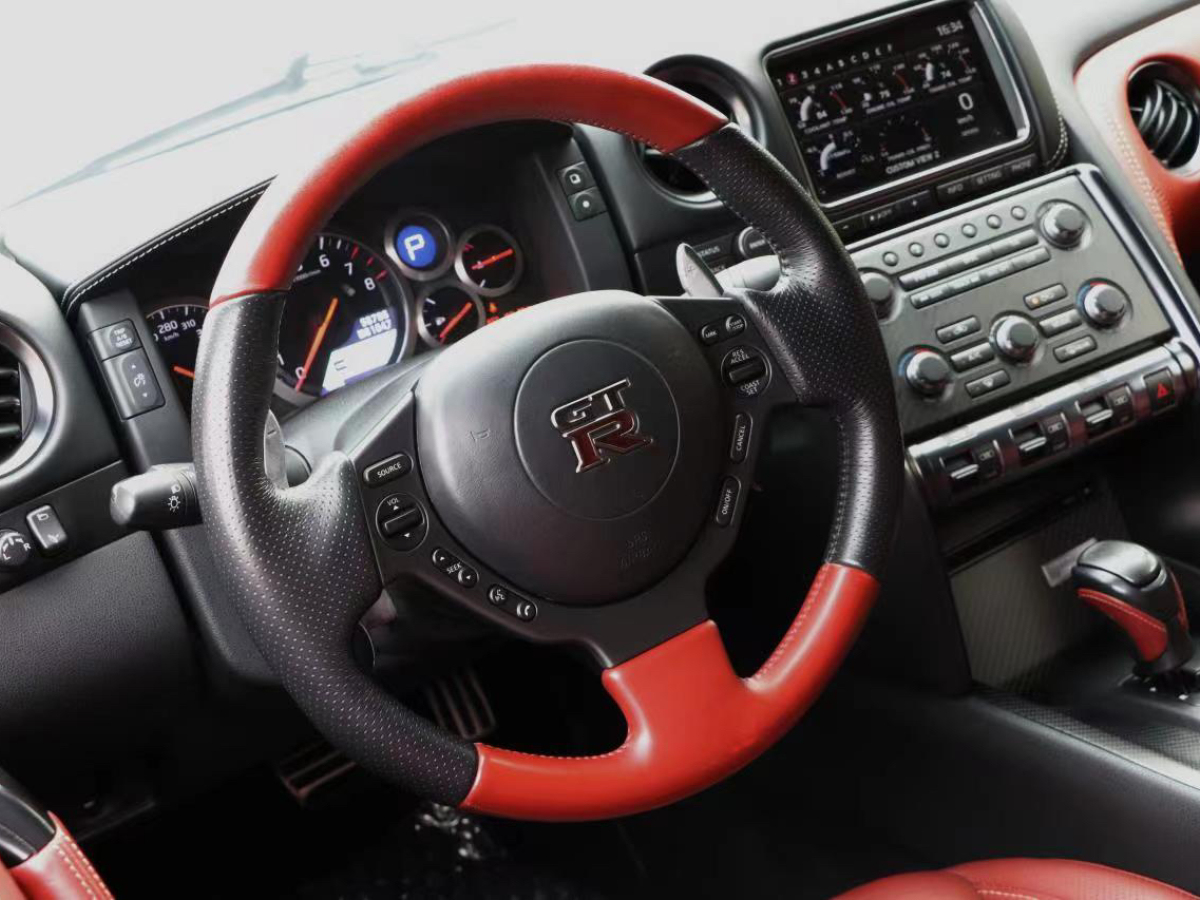2014年01月日产 GT-R  2014款 3.8T Premium Edition 棕红内饰