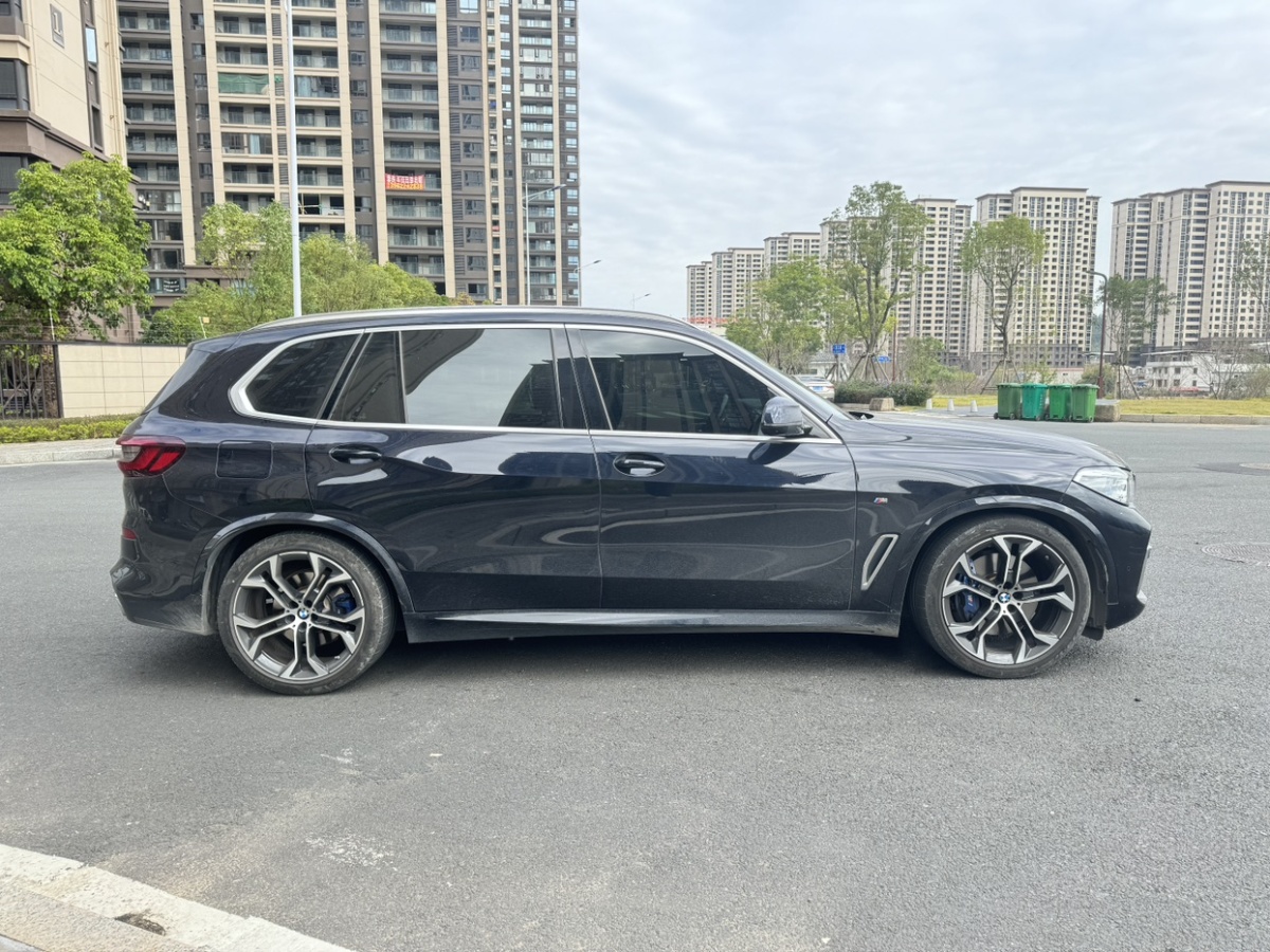 寶馬 寶馬X5  2022款 xDrive 40Li 尊享型M運(yùn)動套裝圖片