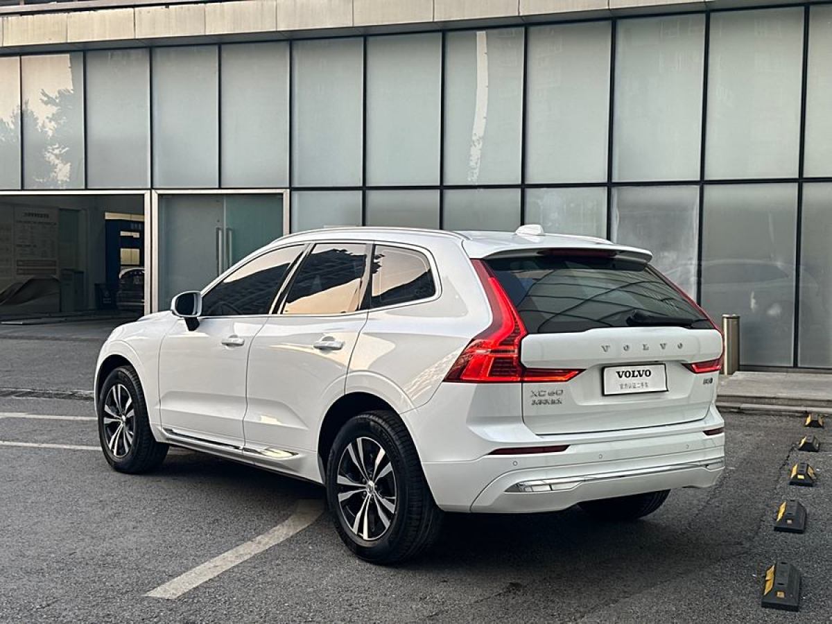 沃爾沃 XC60  2024款 B5 四驅(qū)智逸豪華版圖片