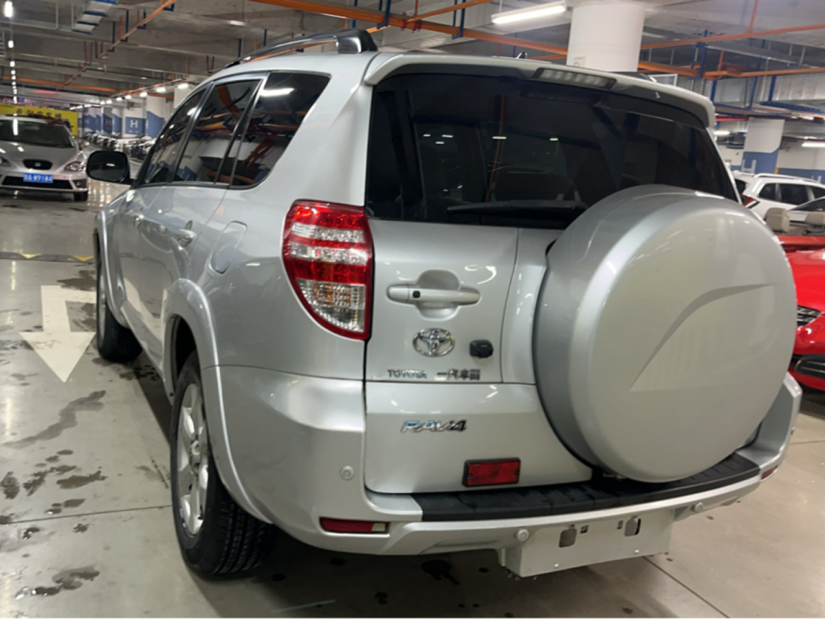 豐田 RAV4榮放  2011款 2.4L 自動(dòng)四驅(qū)至臻導(dǎo)航版圖片